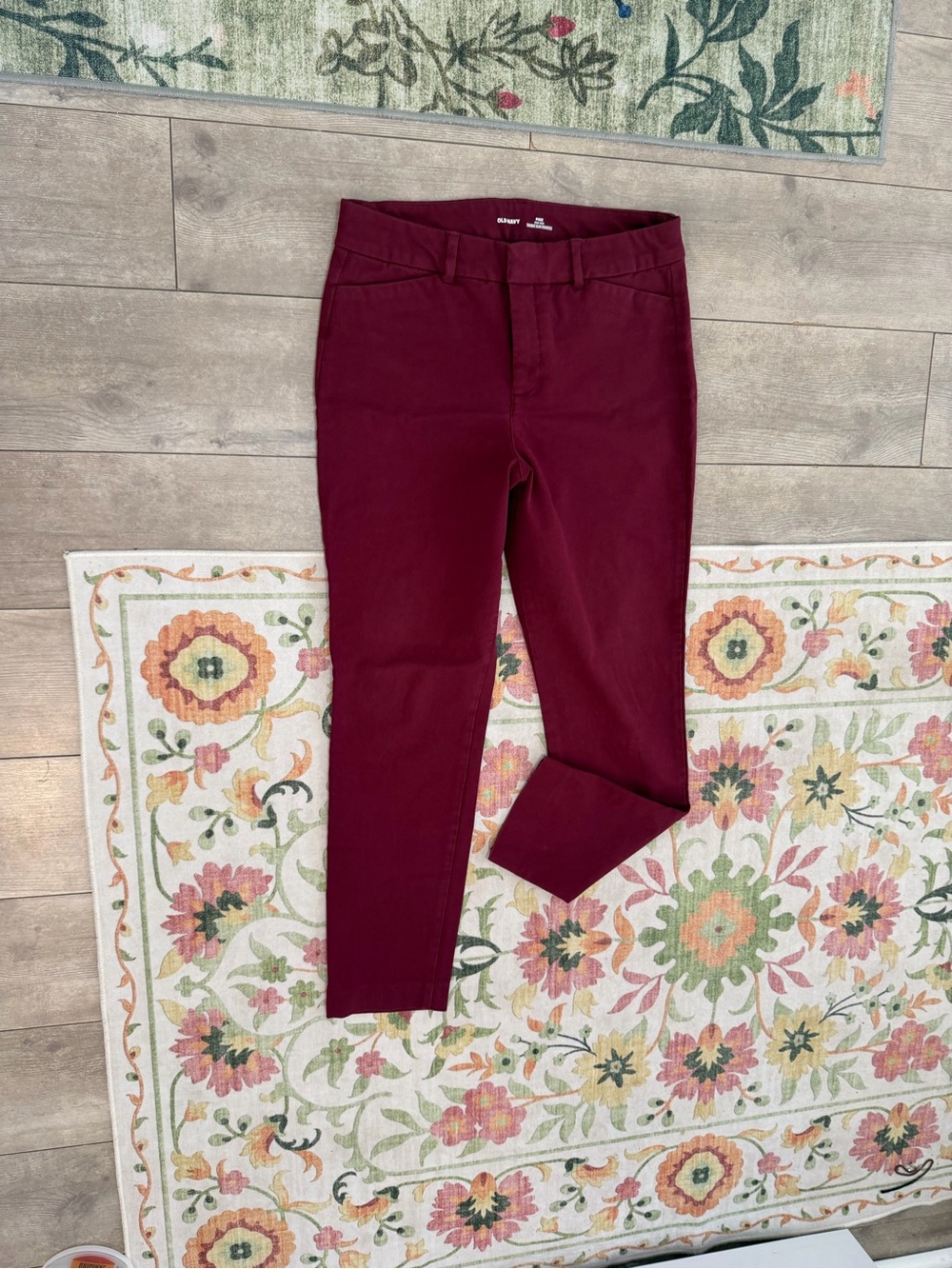 Old Navy Women's Burgundy Wine High Rise Pixie Ankle Pants Size 8
Beautiful Old - Picture 9 of 15